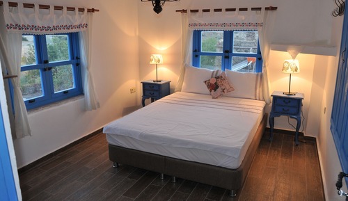 Double Room, Corner