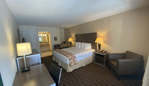 Standard Room, 1 King Bed, Non Smoking, Jetted Tub