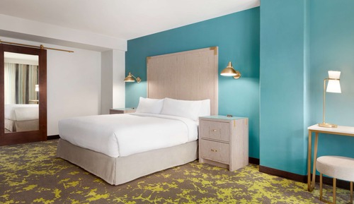 Suite, 1 King Bed, Accessible, Non Smoking (Hearing)