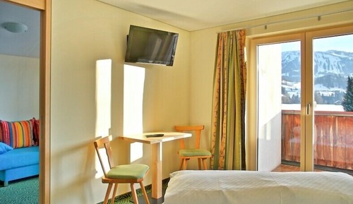 Family Room (Panorama)