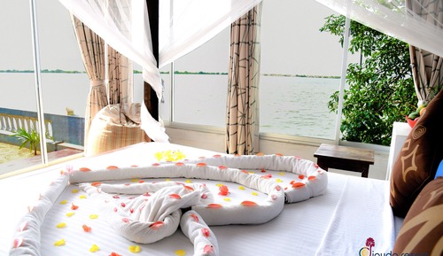 Deluxe King Room with Lagoon View