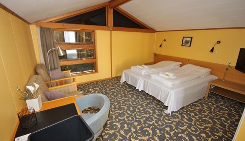 Basic Cabin, Courtyard Area (2 persons)
