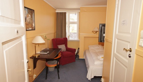 Single Room, Mountain View