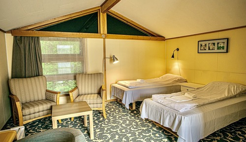 Basic Cabin, Courtyard Area (4 persons)