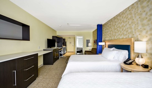 Studio, 2 Queen Beds, Accessible, Bathtub