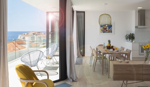 Elite Three Bedroom Apartment with spectacular Sea View and Balcony