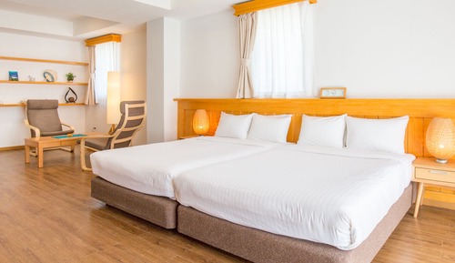 Superior Twin Room (with Complementary Airport Shuttle Services)