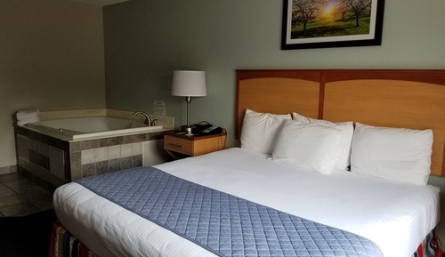Premium Room, 1 King Bed, Hot Tub, Lakeside