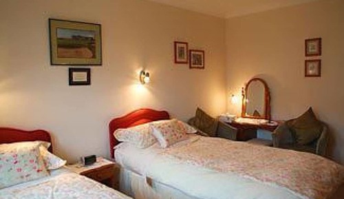 Twin Room (with Shower)