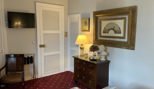 Deluxe Double Room (Rose)