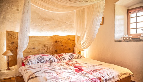Double Room, Private Bathroom, Mountain View (Balcon Baldaquin)