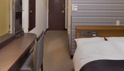 Semi-double Room, Smoking