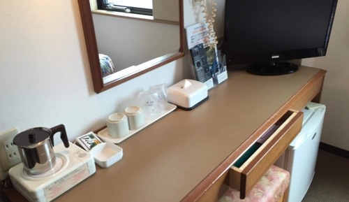 Twin Room, Smoking