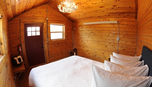 Comfort Cabin, 1 Queen Bed, Shared Bathroom, Mountain View
