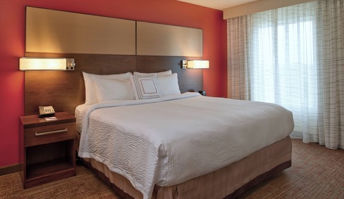 Studio, 1 King Bed with Sofa bed (Mobility/Hearing Access, Roll-in Shwr)