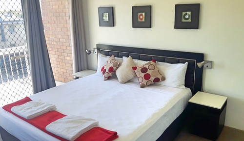 2 Bedroom Apartment - 2 King Beds 