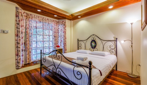 1-Bedroom Villa in the Garden