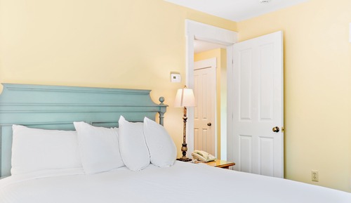 Room, 1 Queen Bed with Sofa bed (Stone House, Large)