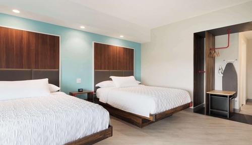 Room, 2 Queen Beds, Accessible, Non Smoking (Roll-in Shower)