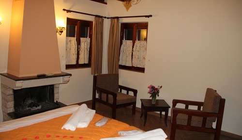 Twin Room, 2 Twin Beds, Fireplace, River View