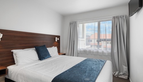 Deluxe One Bedroom Suite
