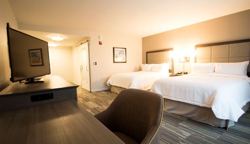 Room, 2 Queen Beds, Accessible, Bathtub