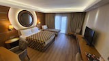 Standard Triple Room, Partial Sea View