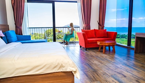 The Bay Suite