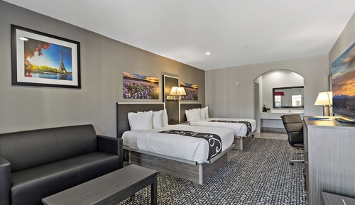 Deluxe Suite, 2 Queen Beds, Kitchen