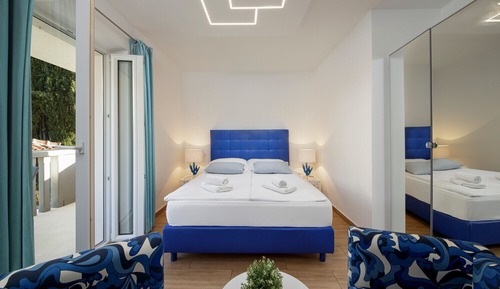 Luxury Double Room, 1 King Bed, Terrace, Pool View
