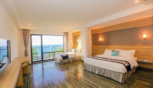Deluxe Family Room with Balcony and Sea view