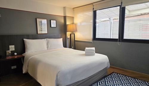 No.5 Sunshine Studio : Queen bed + Window