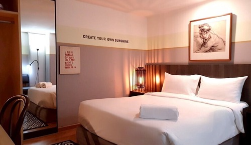 No.4 Starshine Studio : Queen bed + working table