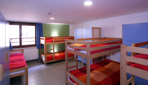 Shared Dormitory, Mixed Dorm (1 bed in a 7 persons shared room)