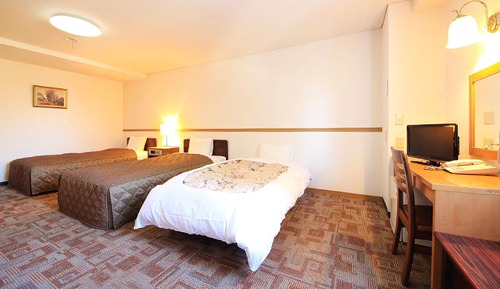 Triple Room, Smoking
