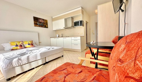 Family Studio, Balcony