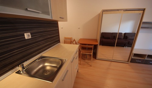 Basic Studio (2 Adults)
