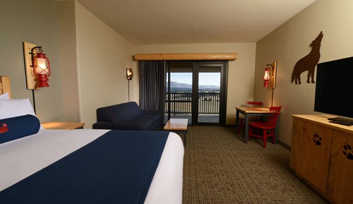Deluxe Queen Suite with Mountain View - Water Park Included