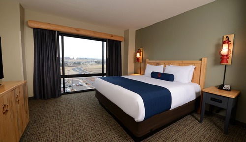 Junior Gray Wolf Suite with Balcony - Water Park Included