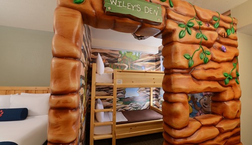 Wolf Pup Den Suite - Water Park Included