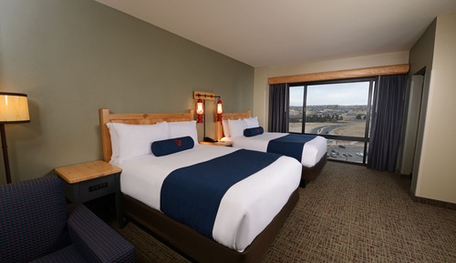 Deluxe Queen Suite with Balcony - Water Park Included