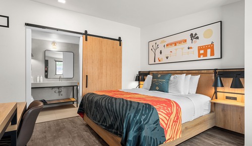 Deluxe Room, 1 King Bed