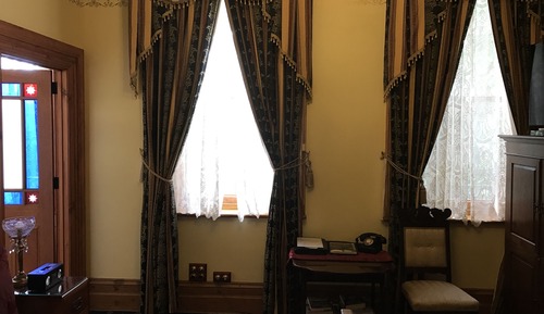 Double Room (Upstairs Victorian Queen Room - Lemon)