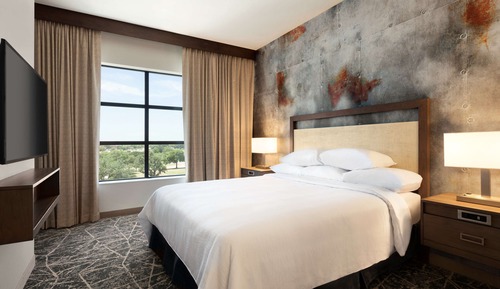 Deluxe Room, 1 King Bed, Accessible, Bathtub