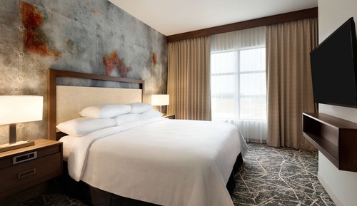 Suite, 1 King Bed, Accessible (Hearing)