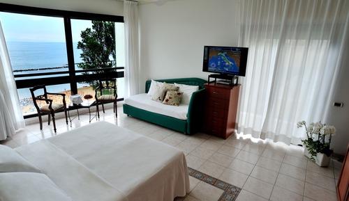 Junior Studio Suite, Multiple Beds, Balcony, Sea View
