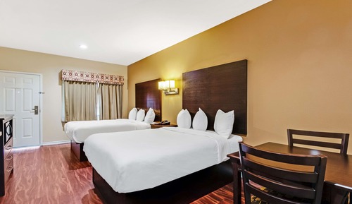 Room, 2 Queen Beds, Smoking, Kitchenette
