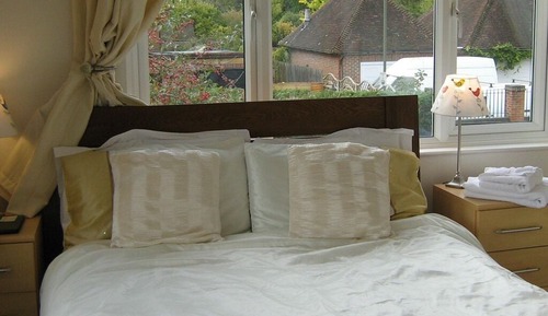 Single Room, Ensuite (Cream)