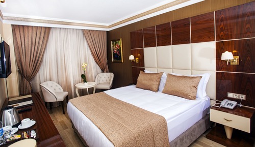 Standard Double Room, 1 Queen Bed, Lake View