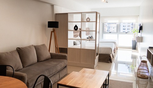 Deluxe Suite, City View